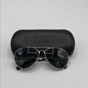 NEW✨Banana Republic✨             
Gold Frame Sunglasses